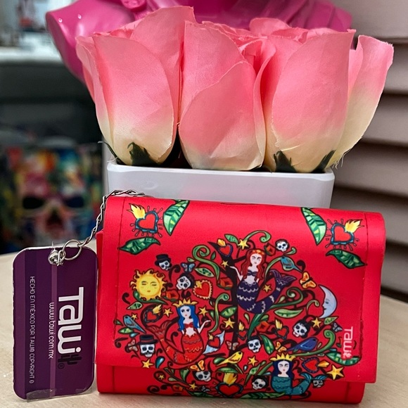Tawi Handbags - 🌺NWT TAWI WALLET🌺